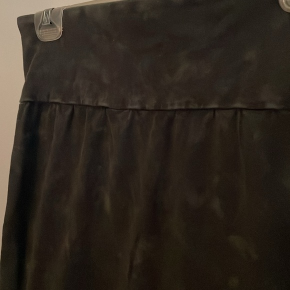 Aritzia Skirt - Picture 2 of 3